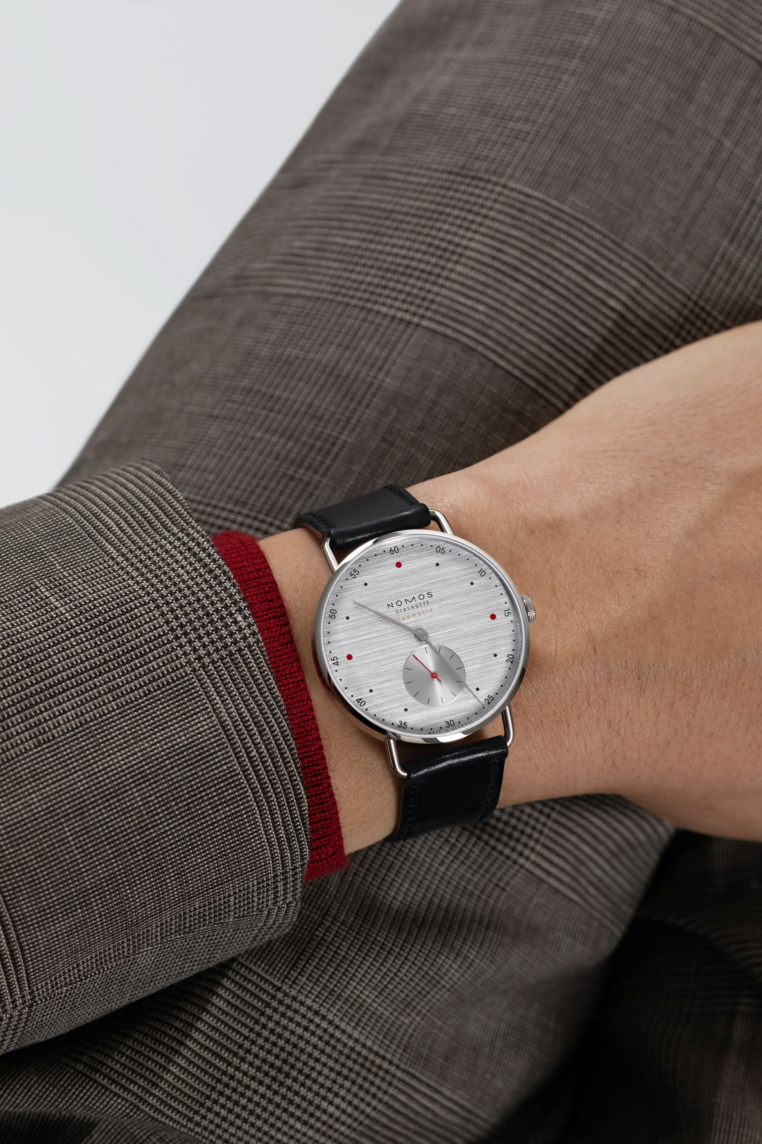 Men's watch / unisex NOMOS GLASHÜTTE, Metro Neomatik 39 Silvercut / 38.50mm, SKU: 1114 | watchphilosophy.co.uk