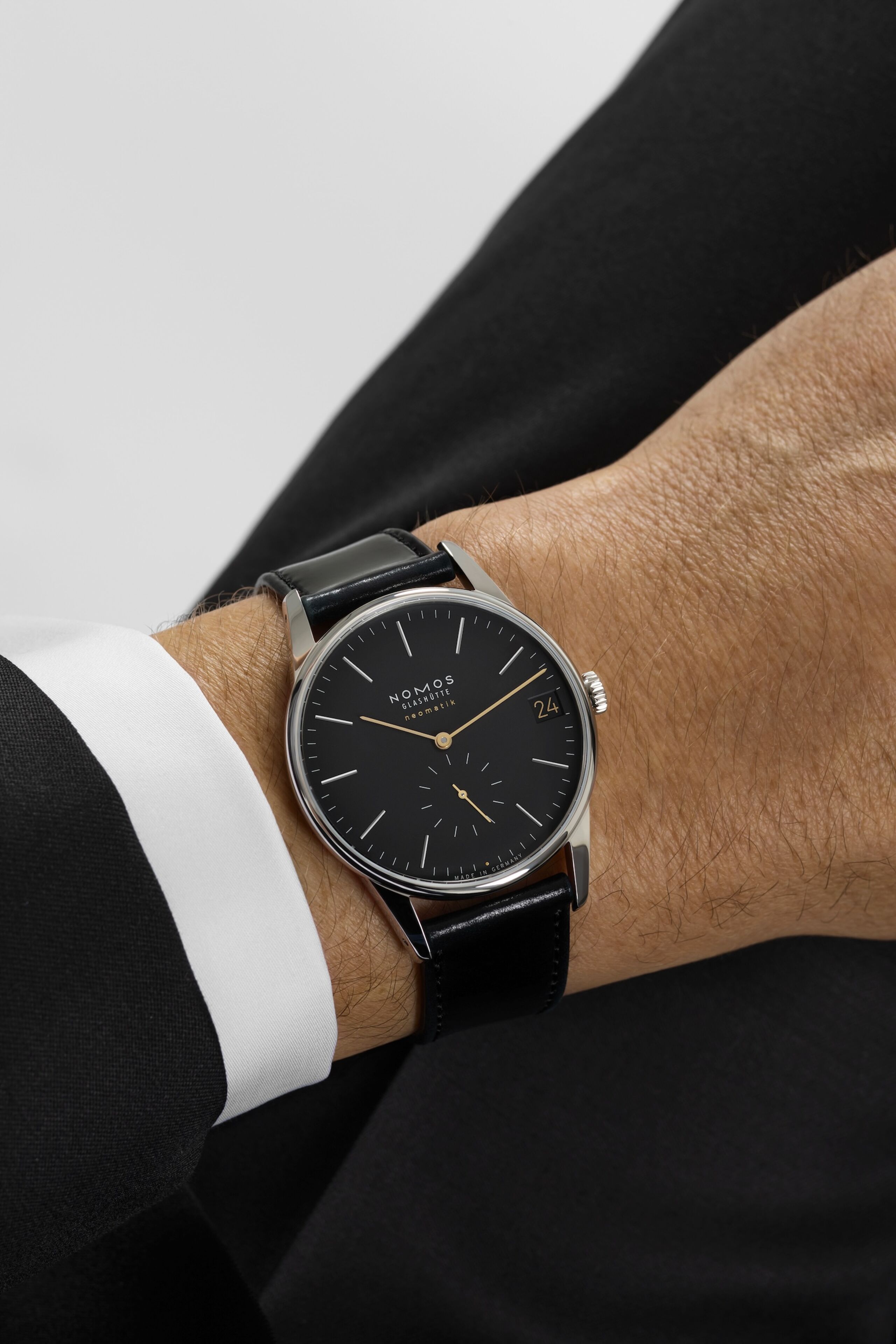 Men's watch / unisex NOMOS GLASHÜTTE, Orion Neomatik 41 Date Black / 40.50mm, SKU: 366 | watchphilosophy.co.uk