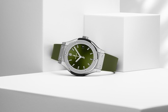 Men's watch / unisex HUBLOT, Classic Fusion Titanium Green / 42mm, SKU: 542.NX.8970.RX | watchphilosophy.co.uk