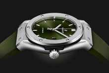 Men's watch / unisex HUBLOT, Classic Fusion Titanium Green / 42mm, SKU: 542.NX.8970.RX | watchphilosophy.co.uk
