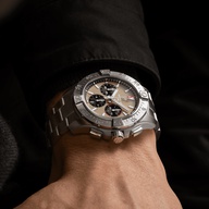 Men's watch / unisex BREITLING, Avenger B01 Chronograph / 44mm, SKU: AB0147101A1A1 | watchphilosophy.co.uk
