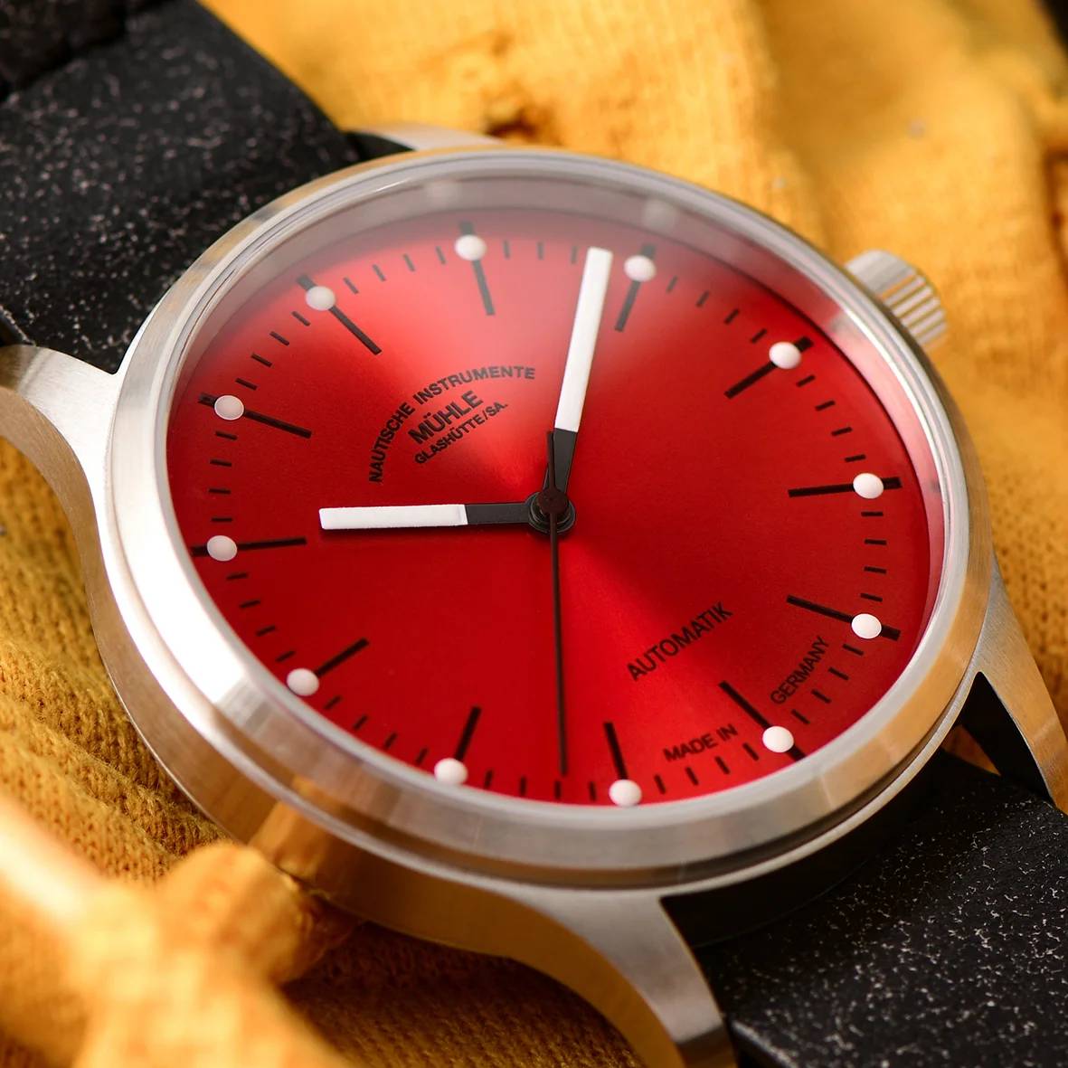Men's watch / unisex MÜHLE-GLASHÜTTE, Panova Red / 40mm, SKU: M1-40-78-LB-VI | watchphilosophy.co.uk
