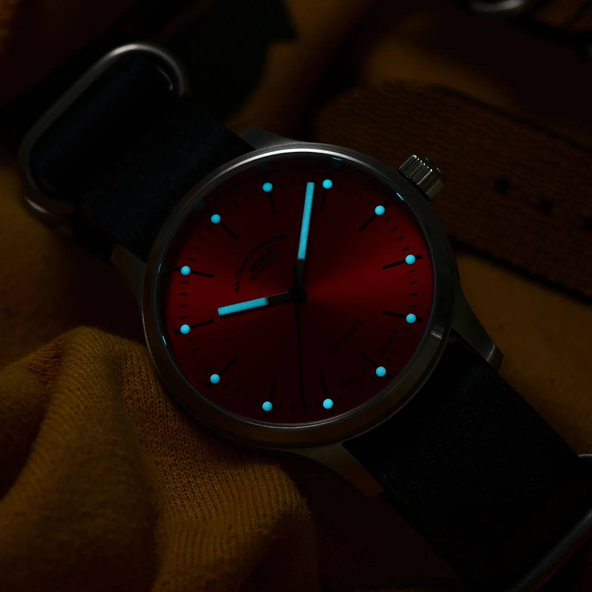 Men's watch / unisex MÜHLE-GLASHÜTTE, Panova Red / 40mm, SKU: M1-40-78-LB-VI | watchphilosophy.co.uk