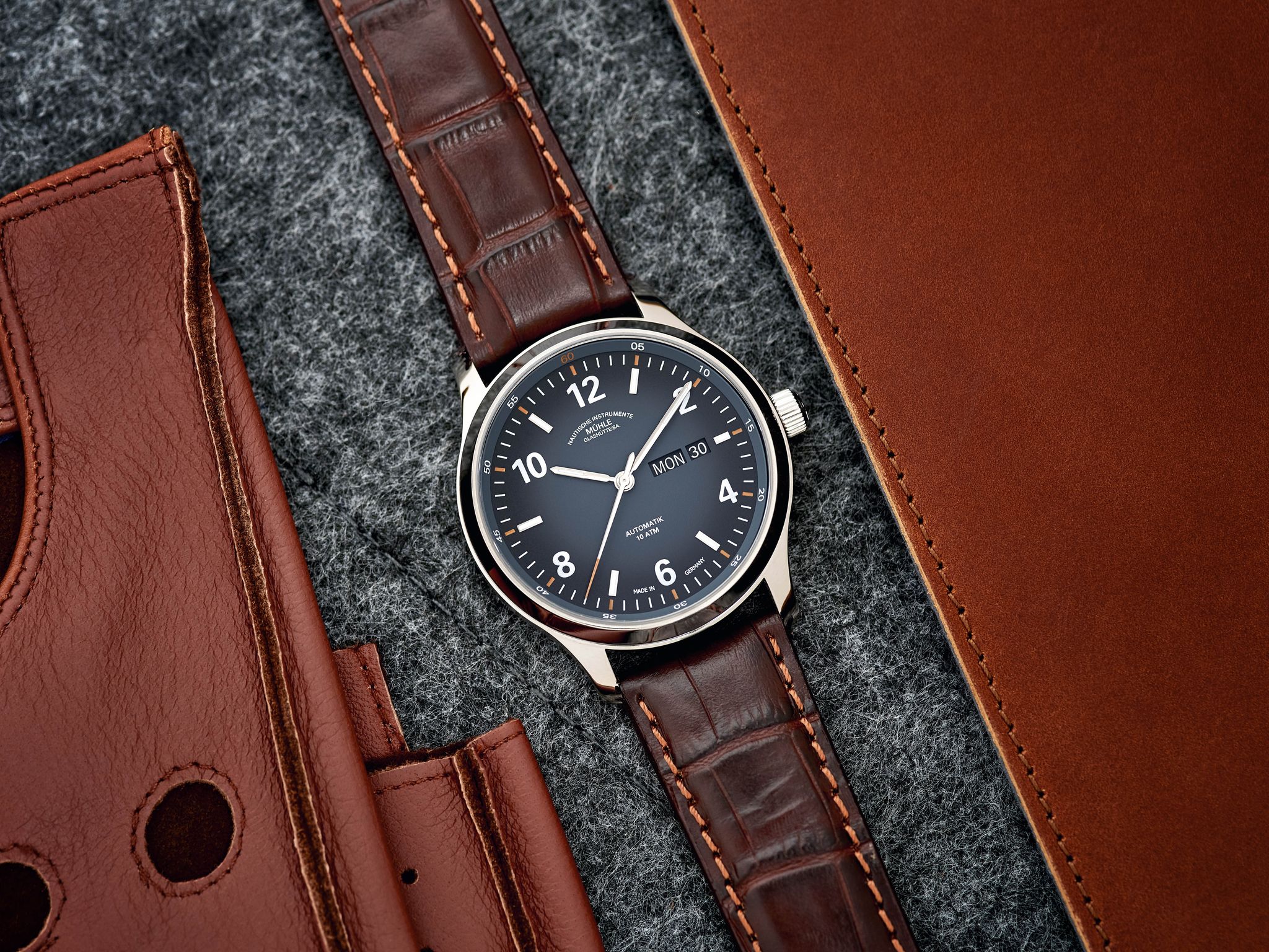Men's watch / unisex MÜHLE-GLASHÜTTE, Lunova Day/Date / 42.3mm, SKU: M1-43-26-LB | watchphilosophy.co.uk