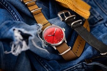 Men's watch / unisex MÜHLE-GLASHÜTTE, Panova Red / 40mm, SKU: M1-40-78-NB-III | watchphilosophy.co.uk