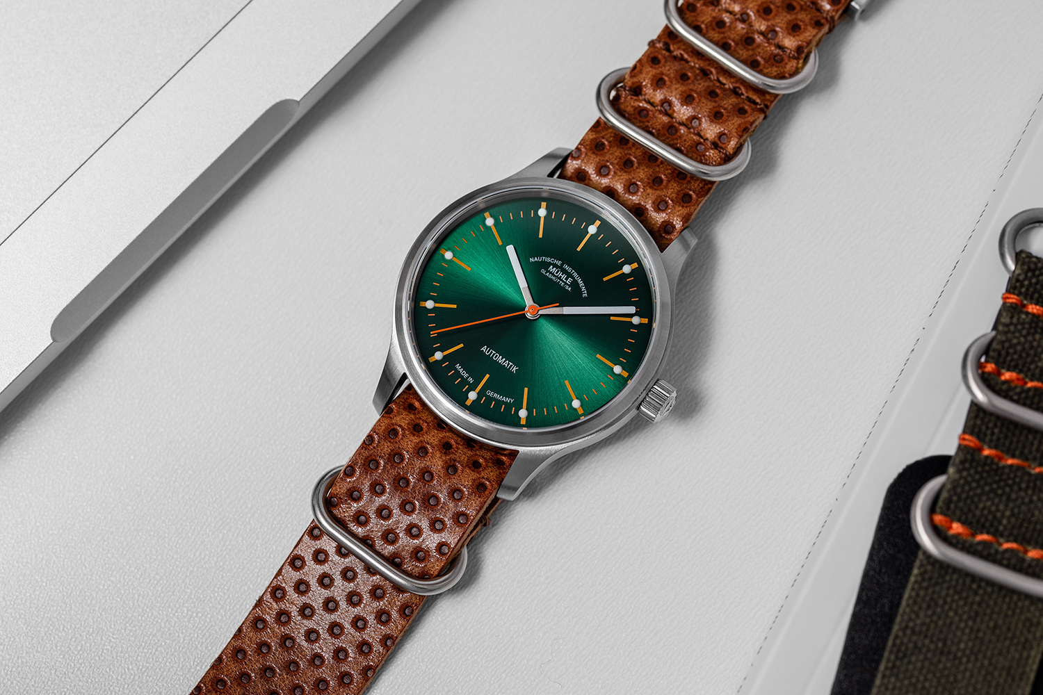 Men's watch / unisex MÜHLE-GLASHÜTTE, Panova Green / 40mm, SKU: M1-40-76-LB-I | watchphilosophy.co.uk